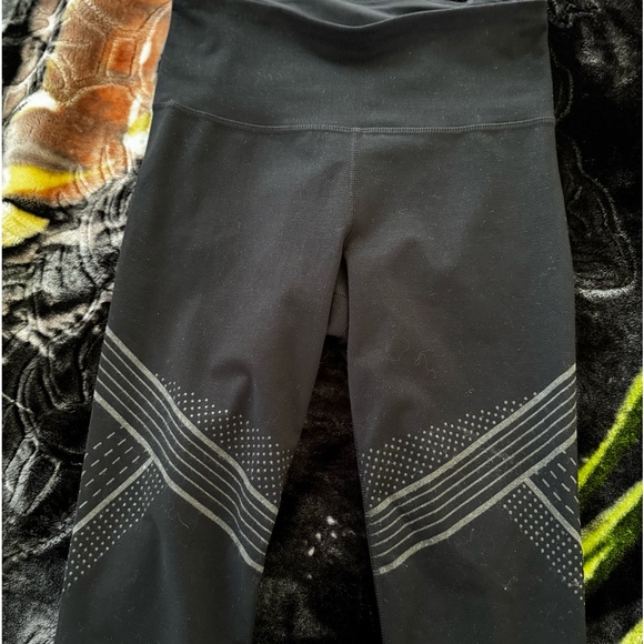 XS Under Armour Active Leggings - Picture 3 of 4